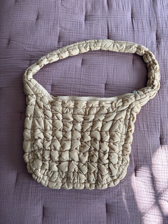Handbags - NWOT Puffy Quilted Bag